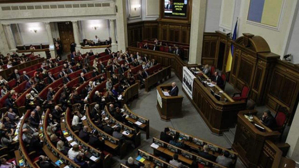 Рада собралась на внеочередное заседание, но для увольнения судей голосов нет