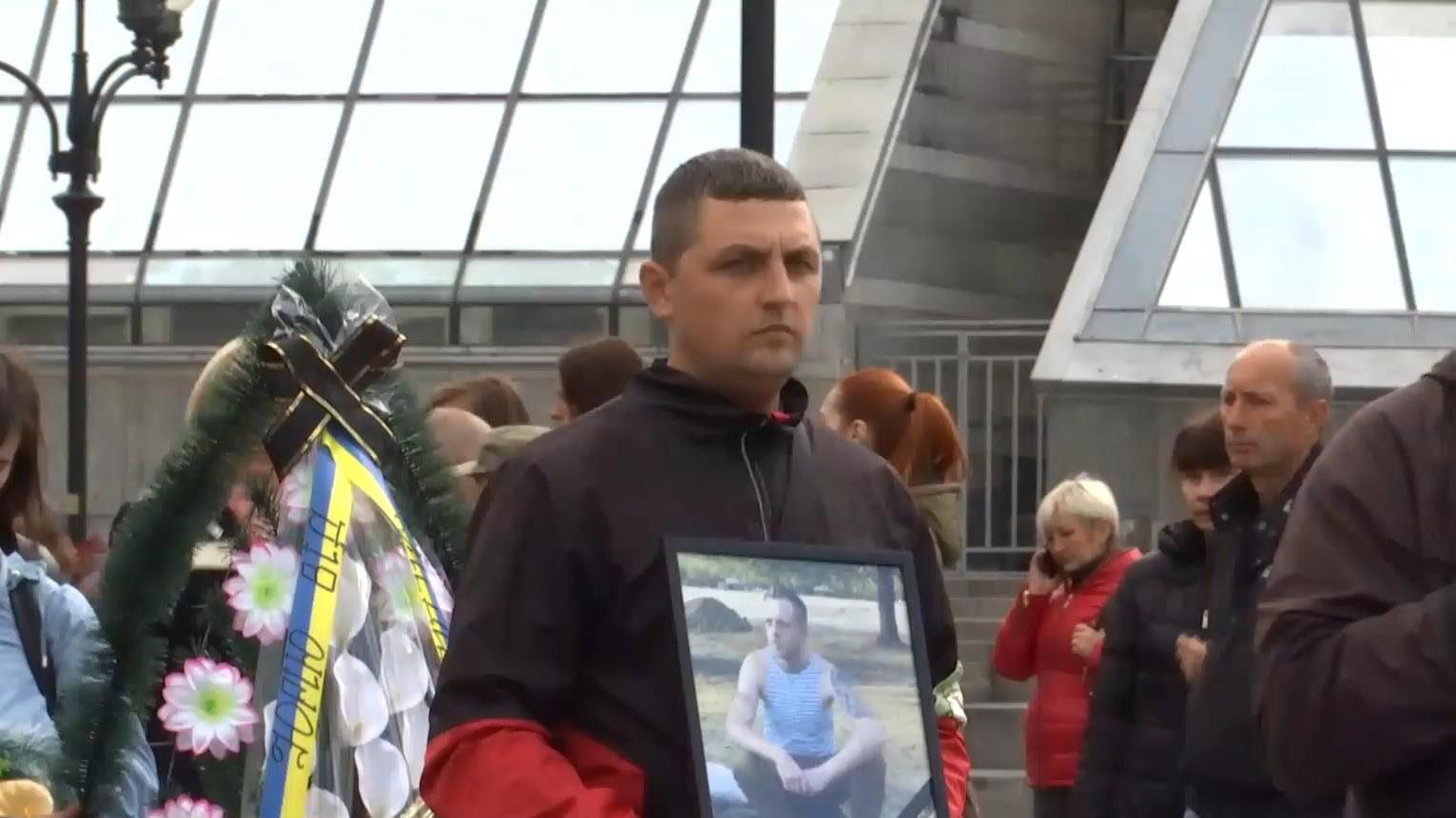 На Майдані попрощалися з донецьким волонтером, який вчинив самогубство