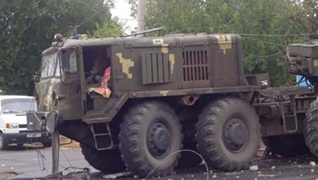 Военный тягач разбил электроопору в Первомайске