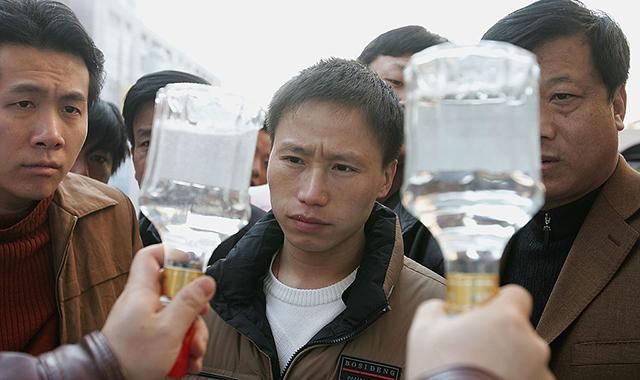 Щоб випити і вижити: експерт пояснив, як відрізнити справжній алкоголь від фальсифікату
