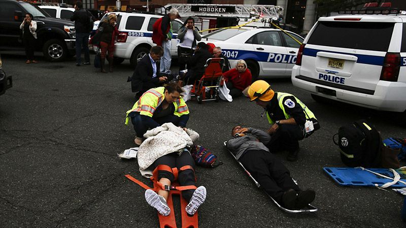 Авария поезда в Нью-Джерси: погибли три человека, много раненых