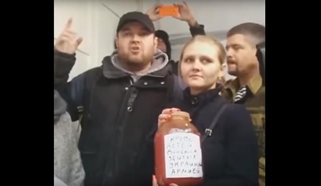 У Москві вдруге зірвали виставку про війну на Донбасі У Москві вдруге зірвали виставку про війну на Донбасі