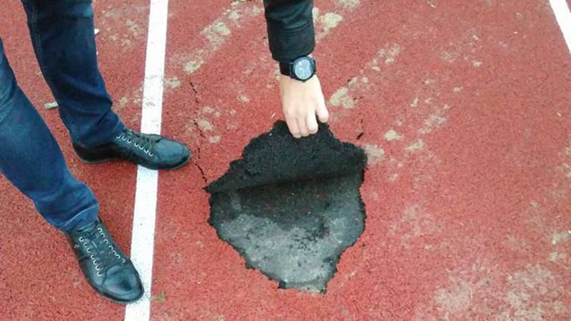 Фанати "Океану Ельзи" знищили покриття стадіону на 11 тисяч