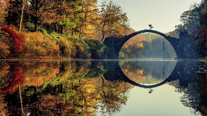 Екстремали на фоні дивовижних краєвидів: вражаючі фото Екстремали на фоні дивовижних краєвидів: вражаючі фото