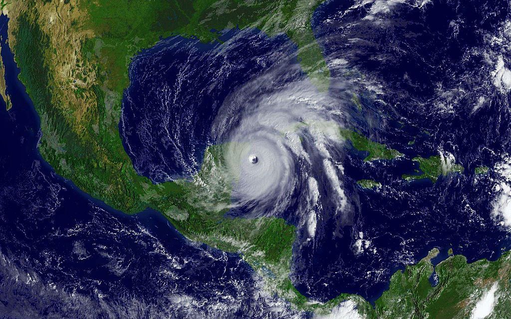 На США и Карибы надвигается сильный ураган
