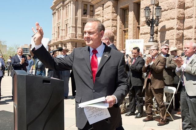 В США уволили судью за непризнание однополых браков В США уволили судью за непризнание однополых браков