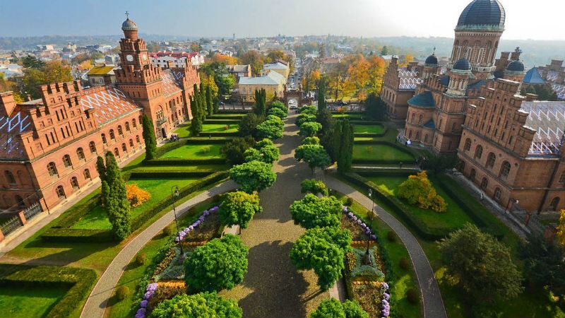 Особлива самогонка та виставка ретро-автомобілів: як у Чернівцях святкували день міста Особлива самогонка та виставка ретро-автомобілів: як у Чернівцях святкували день міста