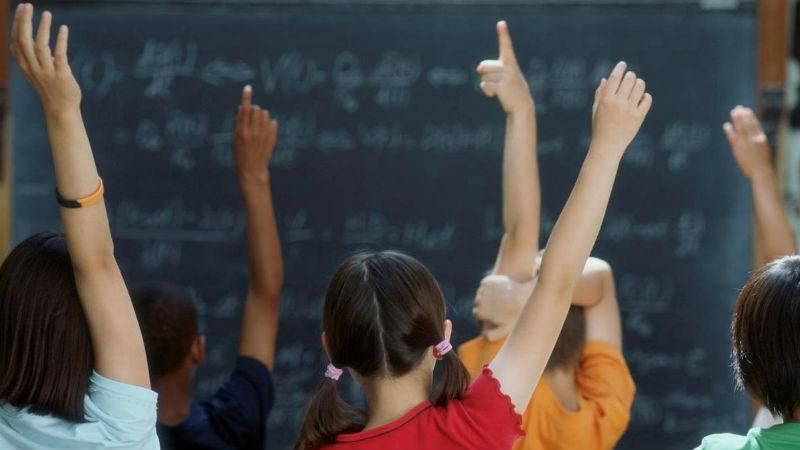 Зона АТО: діти навчаються в школах, куди долітають снаряди Зона АТО: діти навчаються в школах, куди долітають снаряди