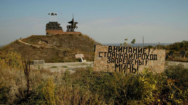 Украинские военные оставляют свои позиции вблизи Станицы Луганской