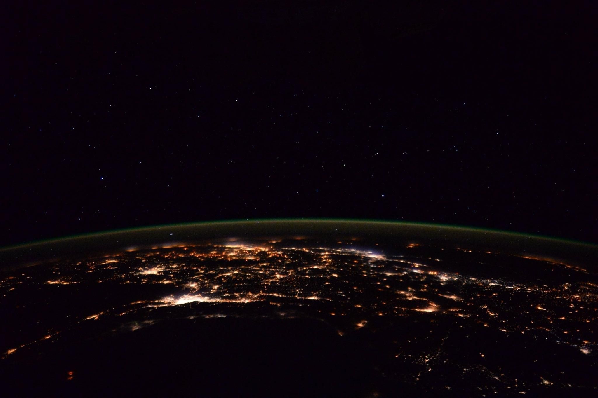 NASA показало красивое фото ночной Земли из космоса