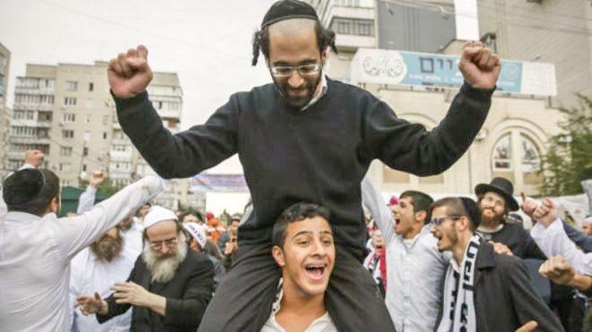 Тисячі хасидів зустріли новий рік Рош-ха-Шана Тисячі хасидів зустріли новий рік Рош-ха-Шана