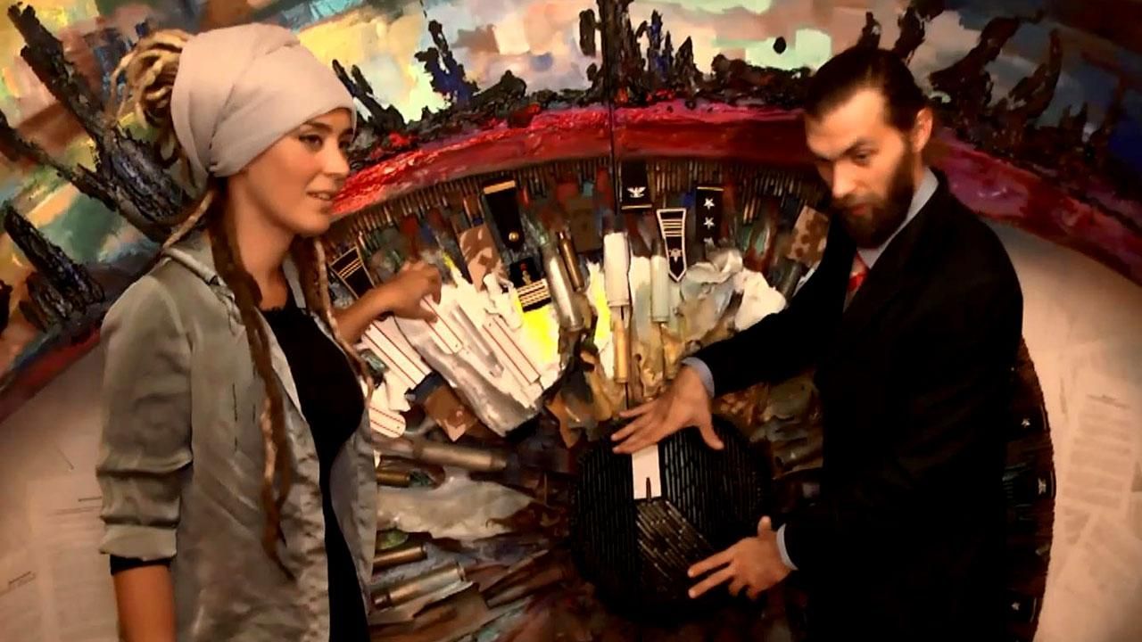 Творець "залізного" Путіна здивувала новими шедеврами про війну
Творець "залізного" Путіна здивувала новими шедеврами про війну