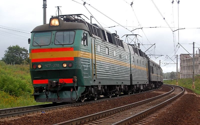 Грузовой поезд раздавил мужчину во Львовской области
