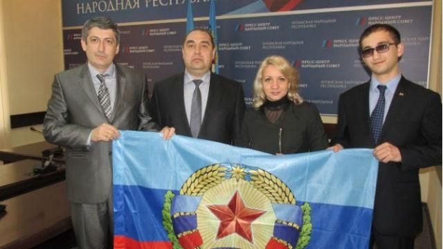 Саботаж в "ЛНР". Невідомі масово знищують прапори псевдореспубліки Саботаж в "ЛНР". Невідомі масово знищують прапори псевдореспубліки