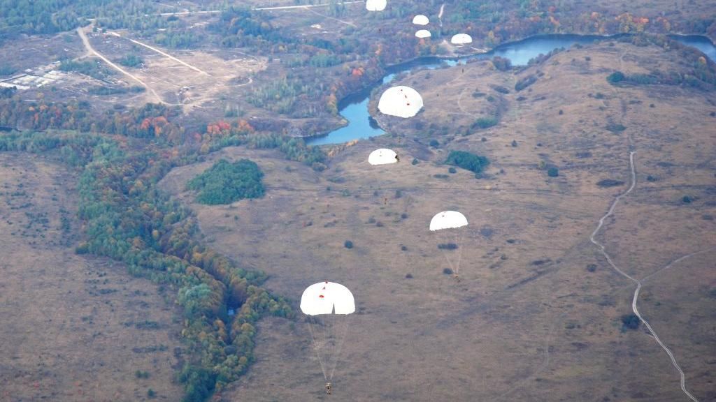 Як виглядають тренування десантників очима самих бійців: вражаючі фото та відео