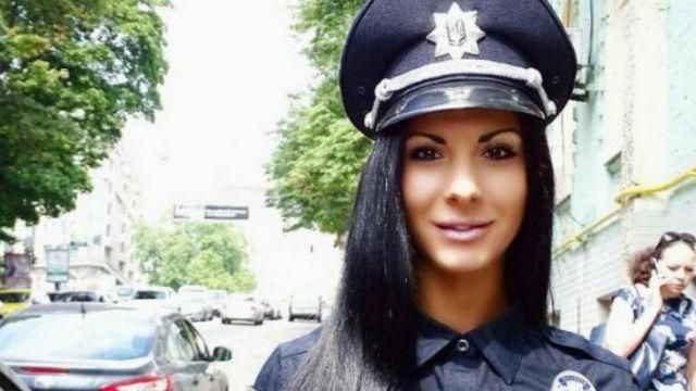 Найпривабливіша полісменка України пише книгу Найпривабливіша полісменка України пише книгу