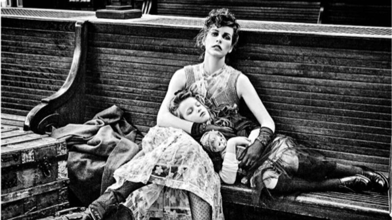 Міла Йовович знялася в незвичній фотосесії разом із донькою Міла Йовович знялася в незвичній фотосесії разом із донькою