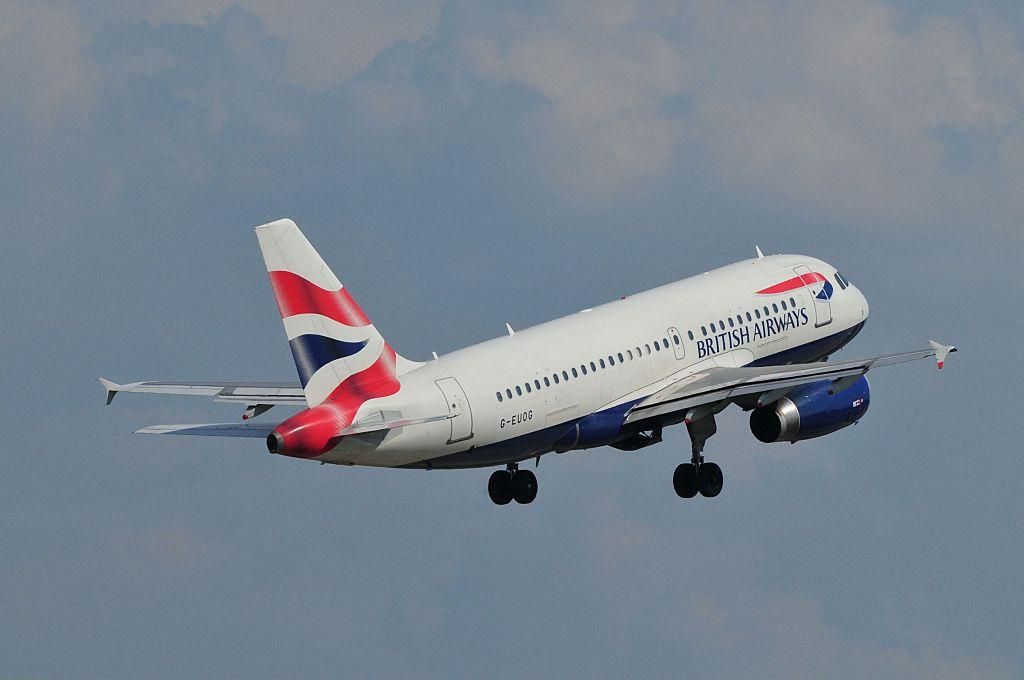 Зрелищное видео: как ветер играл огромным самолетом Зрелищное видео: как ветер играл огромным самолетом