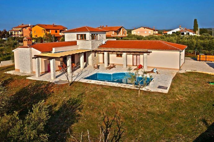 Журналисты показали шикарный дом экс-заместителя генпрокурора Журналисты показали шикарный дом экс-заместителя генпрокурора