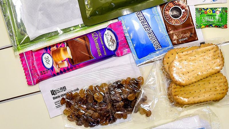 У Порошенко показали новые сухпайки для армии У Порошенко показали новые сухпайки для армии