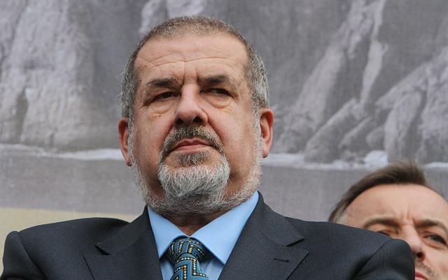 ФСБ проводить обшуки у кримськотатарського активіста ФСБ проводить обшуки у кримськотатарського активіста