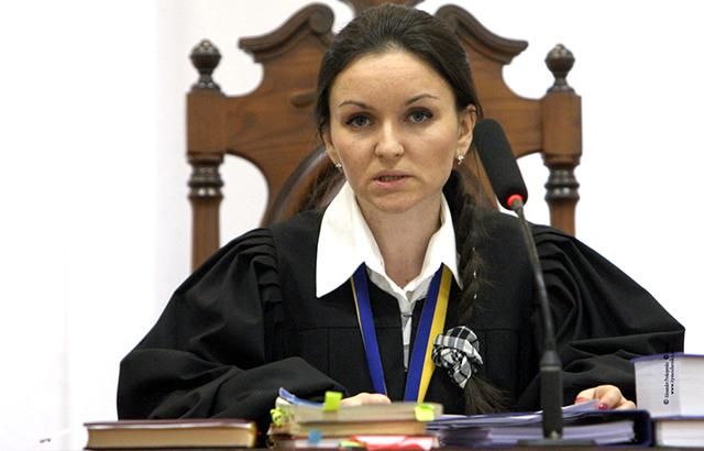 Скандальна суддя Царевич позивається до Порошенка