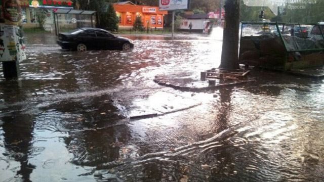 Вслед за Львовом ливень затопил Одессу Вслед за Львовом ливень затопил Одессу