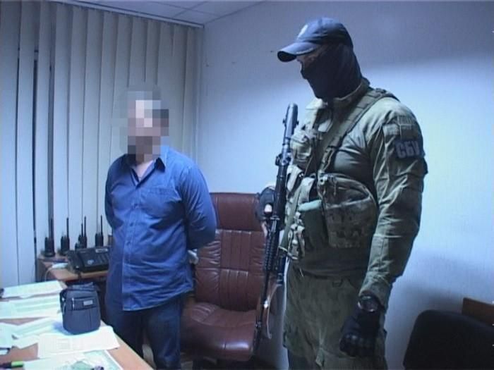 У Дніпрі на хабарі спіймали підполковника та майора поліції У Дніпрі на хабарі спіймали підполковника та майора поліції