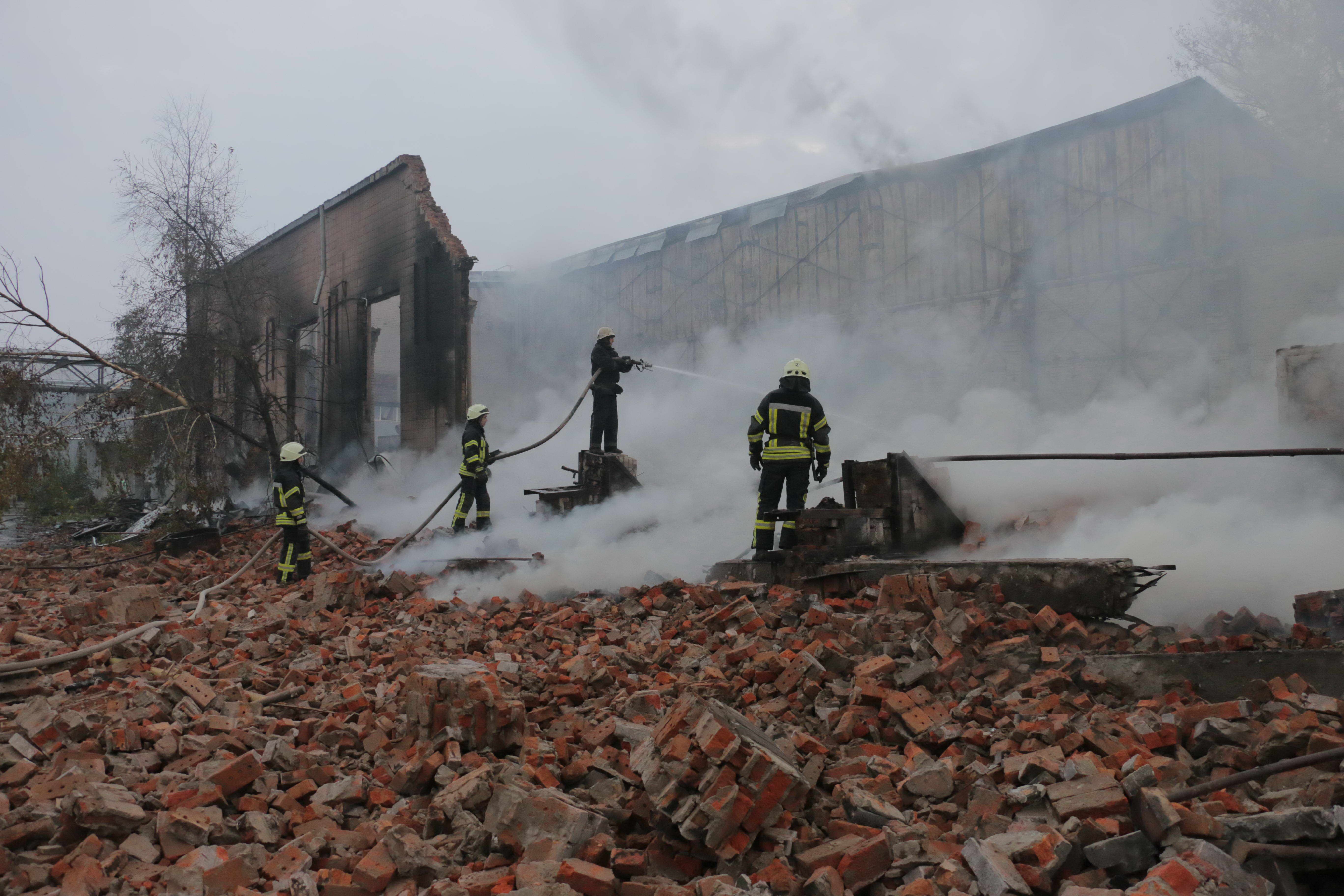 В Харькове произошел масштабный пожар: огонь тушили с поезда
