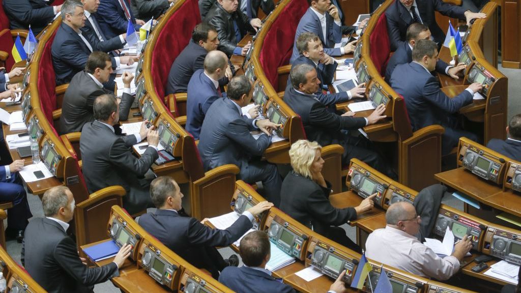 Почему депутаты не хотят голосовать за поправки в Закон о госслужбе Почему депутаты не хотят голосовать за поправки в Закон о госслужбе