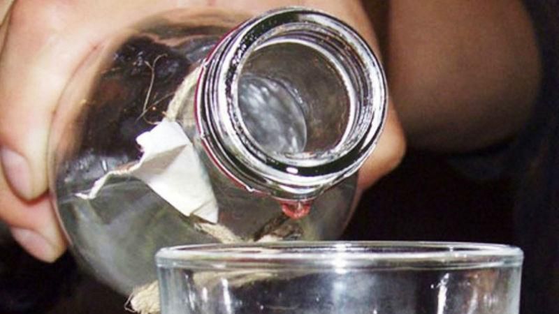 Вбивчий алкоголь забрав життя вже більше півсотні українців Вбивчий алкоголь забрав життя вже більше півсотні українців