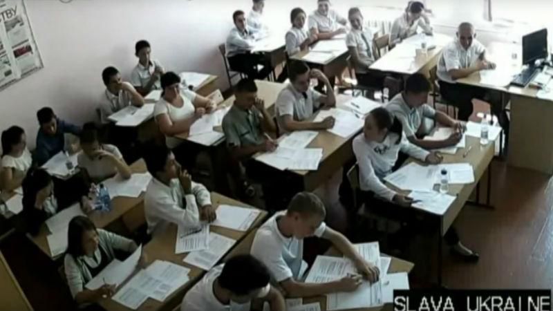 На це можна дивитись вічно. В різних місцях Криму прогримів український гімн На це можна дивитись вічно. В різних місцях Криму прогримів український гімн