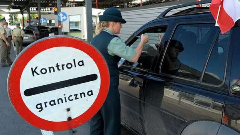 Более тысячи автомобилей "застряли" в очередях на границе с Польшей