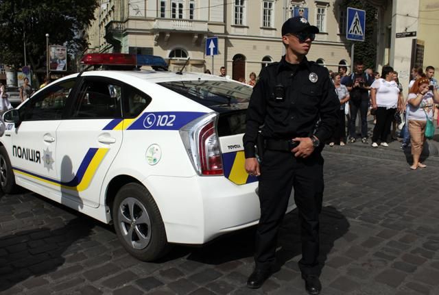 Поліція зі стріляниною зупинила авто, яке викрали підлітки на Львівщині