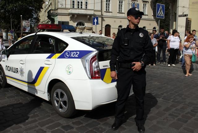Полиция со стрельбой остановила авто, которое похитили подростки на Львовщине