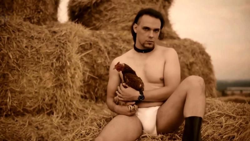 Мережу лихоманить від реклами російських парфумів з екстрактом курячих сліз Мережу лихоманить від реклами російських парфумів з екстрактом курячих сліз