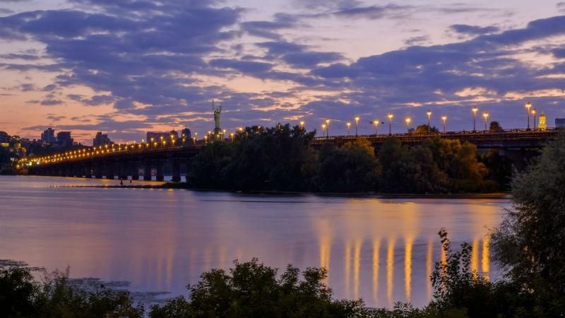 Скоро Дніпро можна буде переходити вбрід, – екологи Скоро Дніпро можна буде переходити вбрід, – екологи