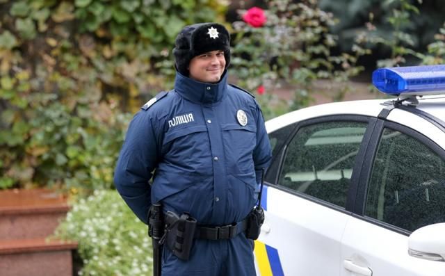 Украинские участковые получили зимнюю форму из Японии Украинские участковые получили зимнюю форму из Японии