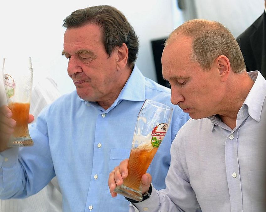 Корупція і "шредеризація": гроші тхнуть газом Корупція і "шредеризація": гроші тхнуть газом