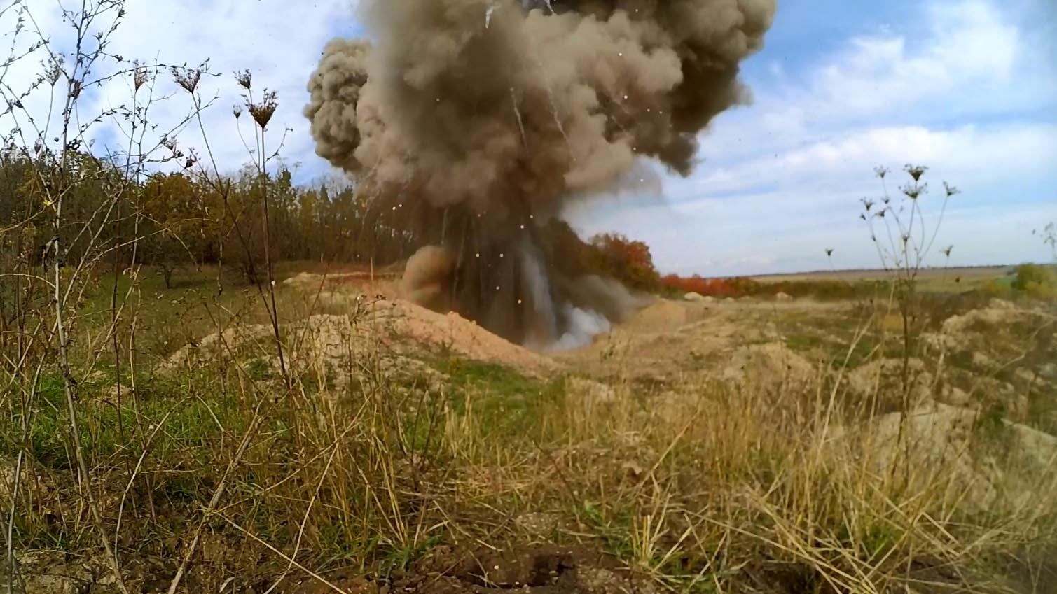 Як сапери детонують нерозірвані боєприпаси у зоні АТО: вражаюче відео