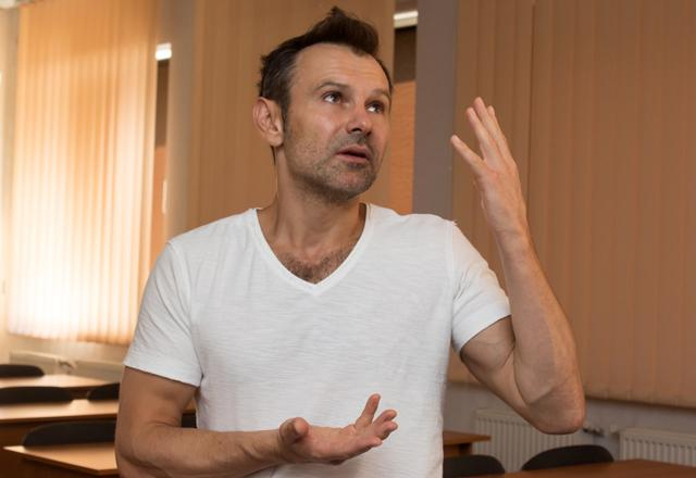 Вакарчук назвал запрет на продажу земли популизмом политиков Вакарчук назвал запрет на продажу земли популизмом политиков