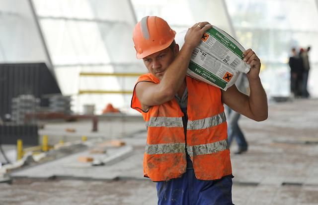 Майже половина українських заробітчан працюють у Росії Майже половина українських заробітчан працюють у Росії