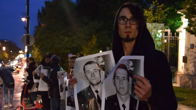 Українці в Польщі нагадали Путіну про кров на його руках Українці в Польщі нагадали Путіну про кров на його руках