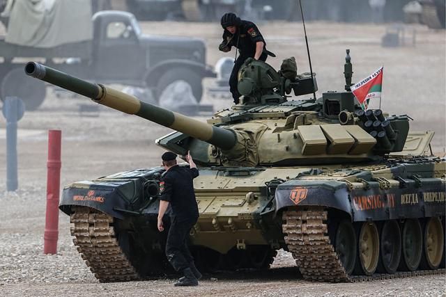 Россия передала боевикам десятки танков и "Грады", – разведка