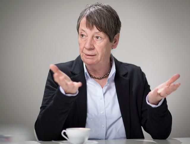 Курьез от иранских журналистов: спутали немецкую женщину-министра с мужчиной Курьез от иранских журналистов: спутали немецкую женщину-министра с мужчиной