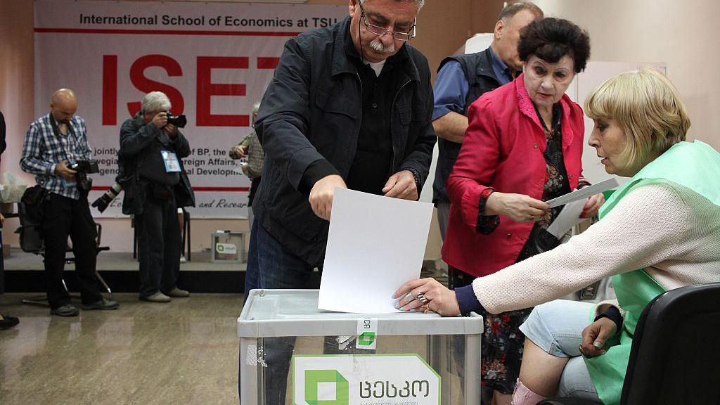 Драки, "карусели" и голосование: как в Грузии прошли парламентские выборы Драки, "карусели" и голосование: как в Грузии прошли парламентские выборы