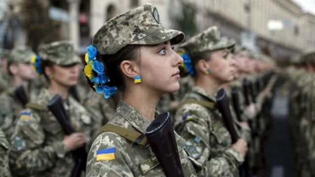 Сильна стать: скільки жінок пішло служити за контрактом Сильна стать: скільки жінок пішло служити за контрактом