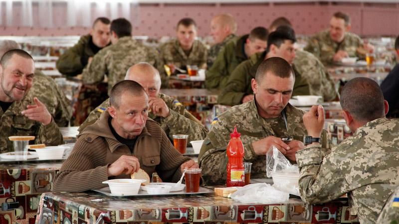 Чи голодують українські бійці на передовій