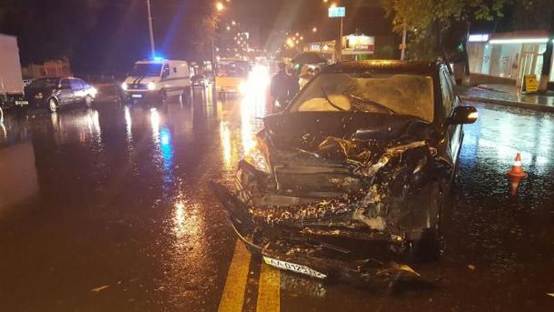 Масштабное ДТП в Киеве: есть тяжело травмированные Масштабное ДТП в Киеве: есть тяжело травмированные