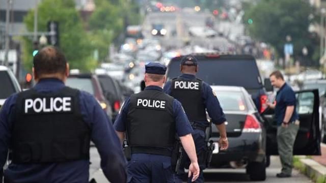 Из-за возможности взрыва в США эвакуировали людей из аэропорта Из-за возможности взрыва в США эвакуировали людей из аэропорта